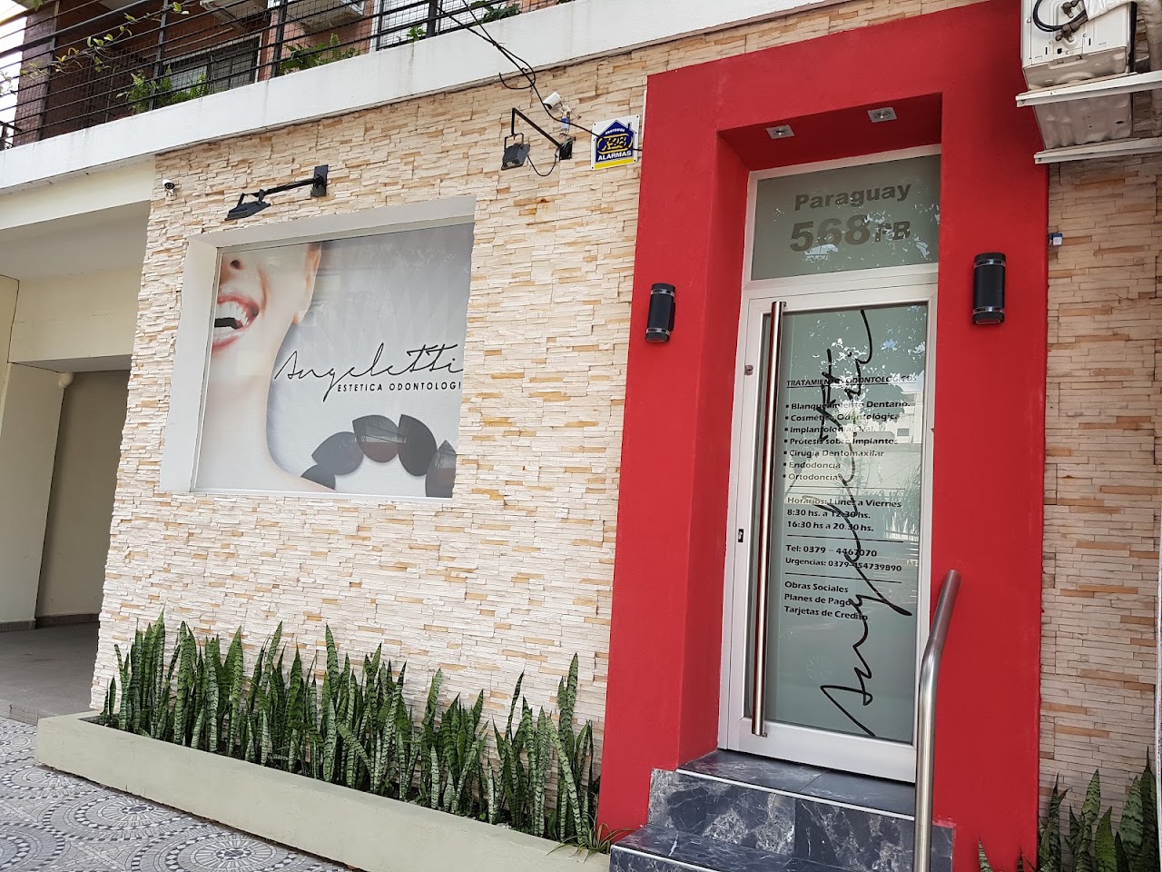 Fachada de Angeletti Estética Odontológica en Paraguay 568, Corrientes